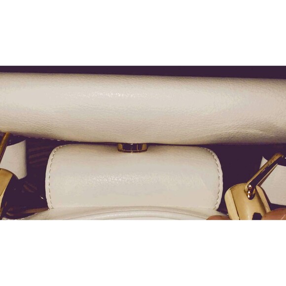 Gianni Bini White Handbag with Clear Acrylic Handle - Picture 5 of 7